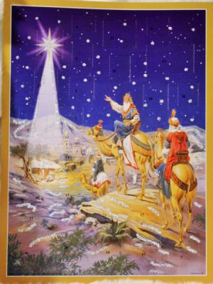 En klassisk Adventskalender med motiv från Julnatten med de tre vise männen. Givetvis med glitter. För dig som vill läsa mer om den historiska händelsen kan du läsa Lukas evangelium i Bibeln.