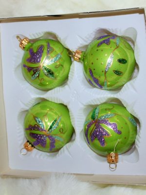 gröna julgranskulor